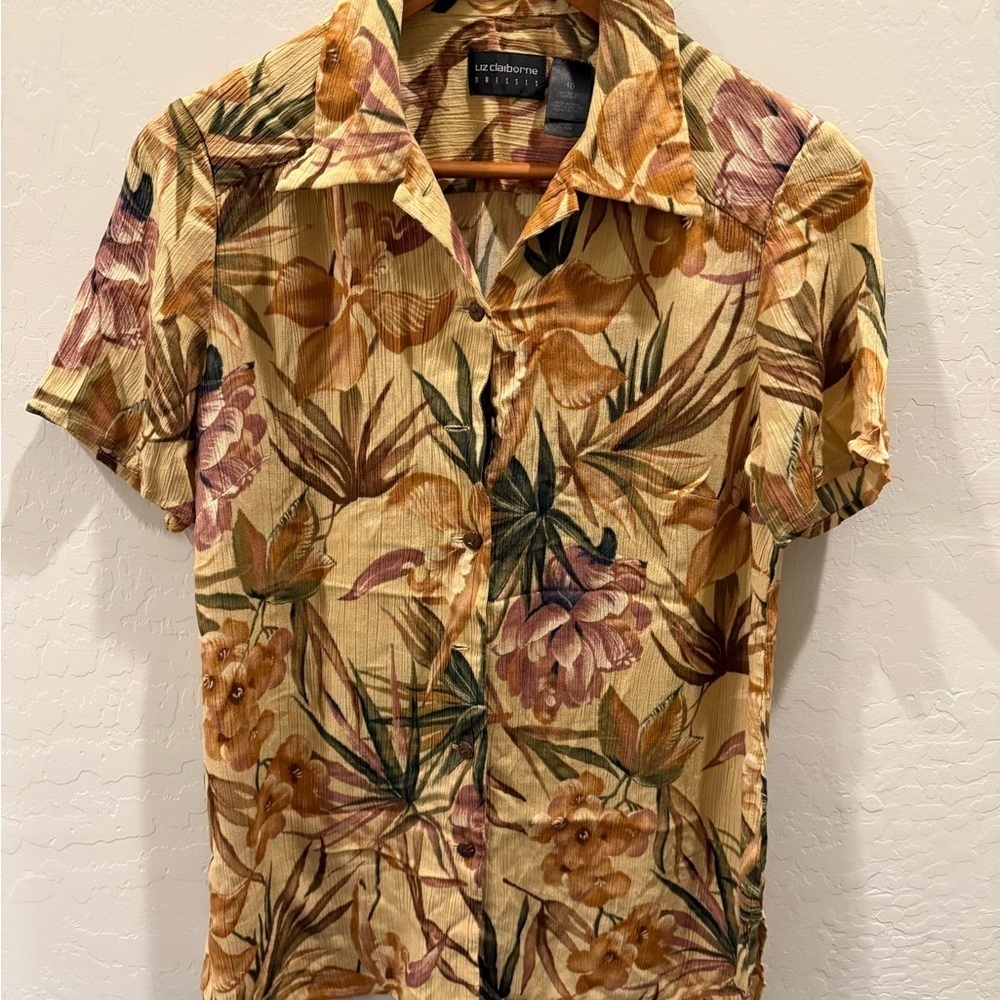 **Liz Claiborne Button-Up Collared Shirt – Size 10**